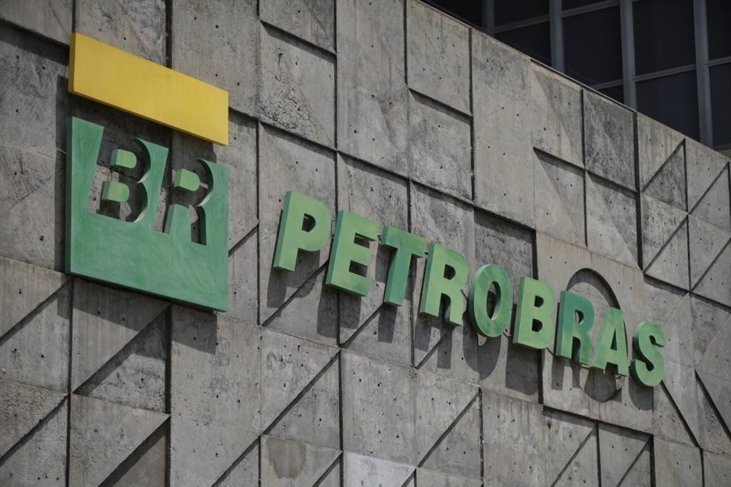 AGE da Petrobras (PETR4) aprova mudança de Estatuto Social com 54,98% dos votos