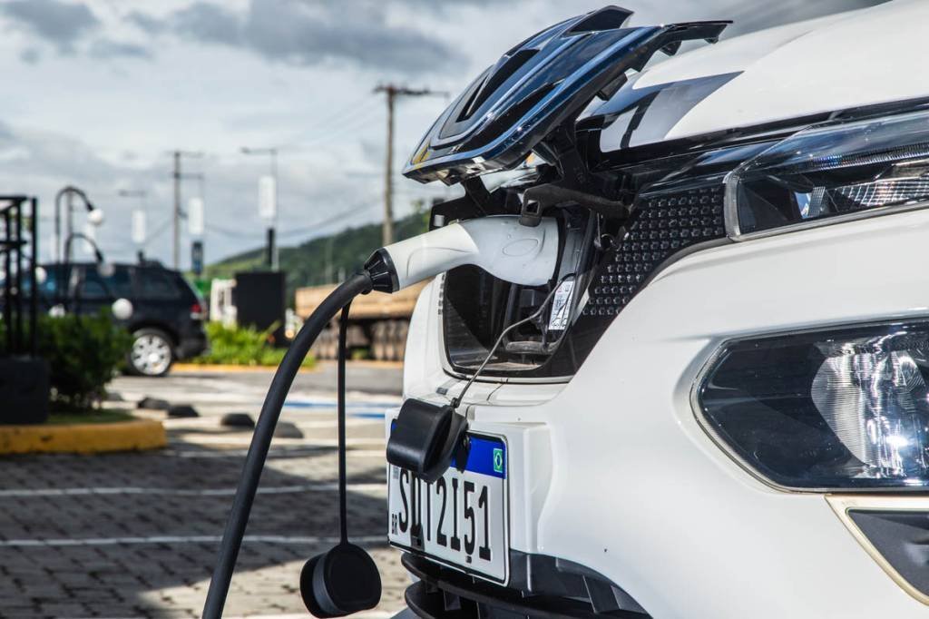 Veículos elétricos apresentam uma redução de mais de 65% nas emissões de carbono, afirma pesquisa
