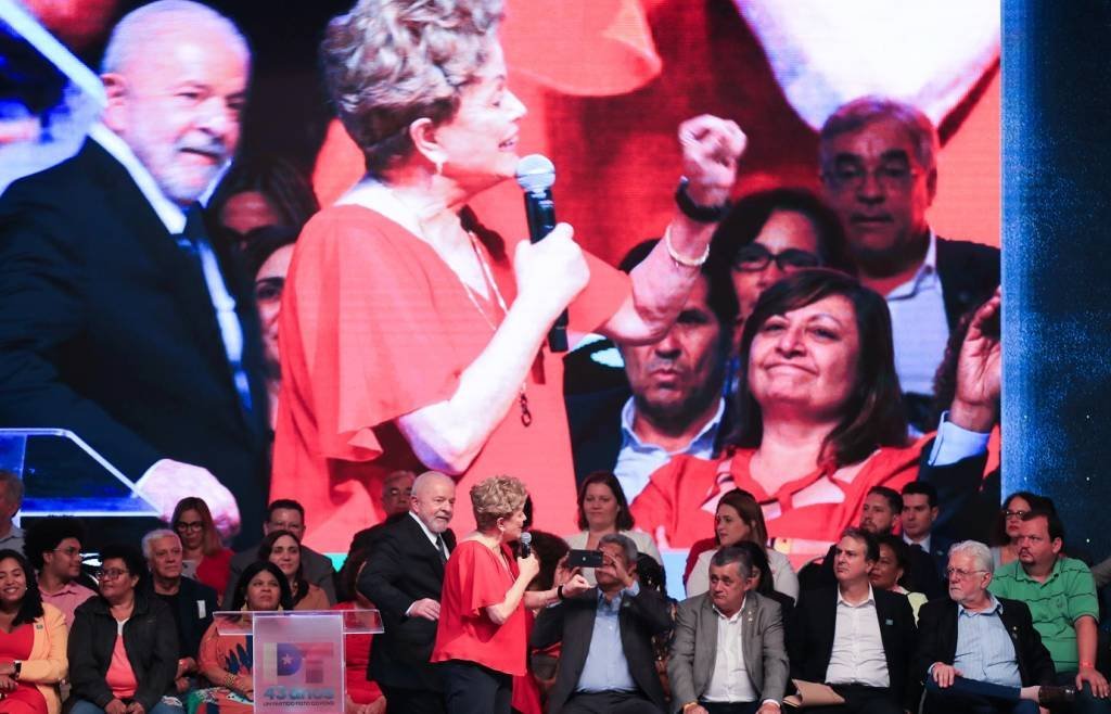 Dilma Rousseff critica privatização da Eletrobras e defende punição a golpistas