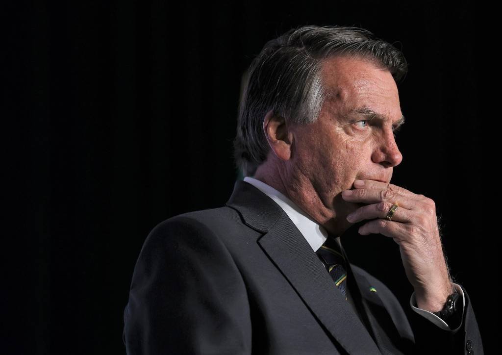 Bolsonaro presta depoimento à PF no caso das joias