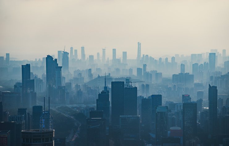 Relatório alerta: somente 13 países tiveram qualidade do ar “saudável” em 2022