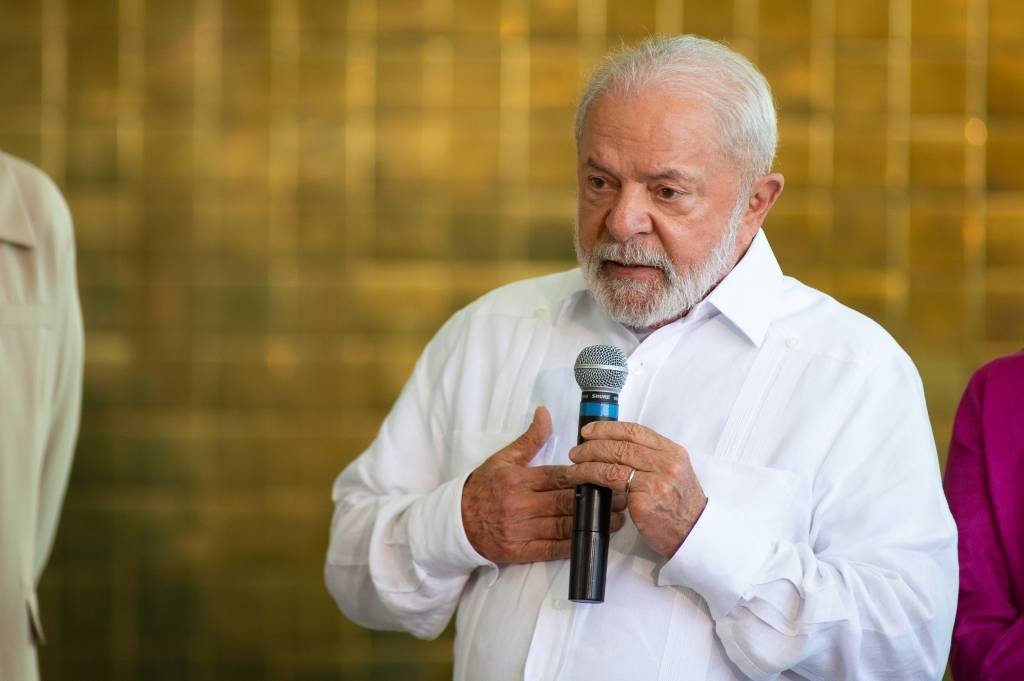 Lula confirma que enviará Celso Amorim à Ucrânia para encontro com Zelensky