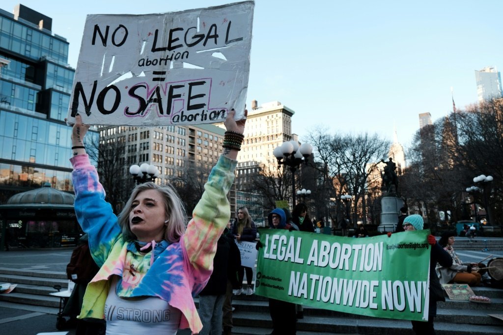 Após debate sobre pílulas abortivas, governo Biden contestará restrições