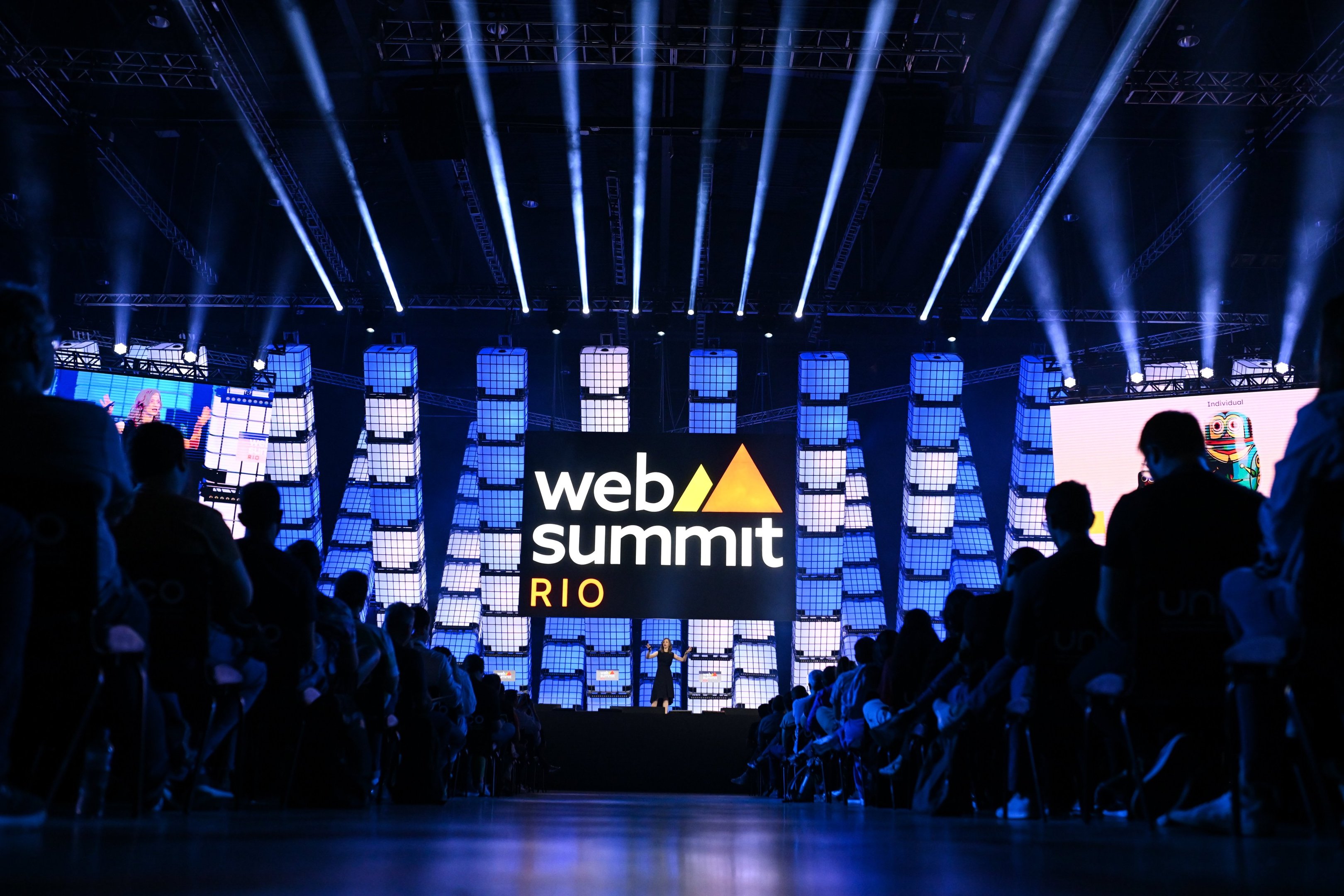 Por que o uso da inteligência artificial foi "O" assunto do Web Summit Rio e mais destaques do evento