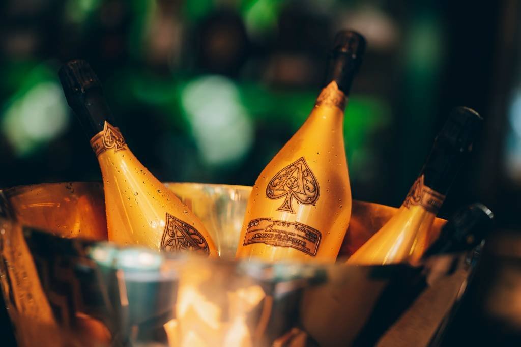 Conheça o champanhe da garrafa dourada de Jay-Z (e do grupo LVMH)