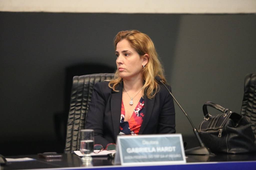 Juíza Gabriela Hardt não consegue remoção e permanece na Lava-Jato, decide TRF-4