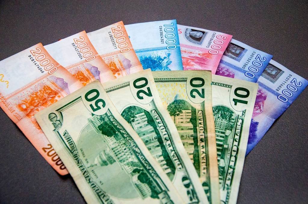 Argentina: órgão regulador estabelece limites para compras semanais de dólar