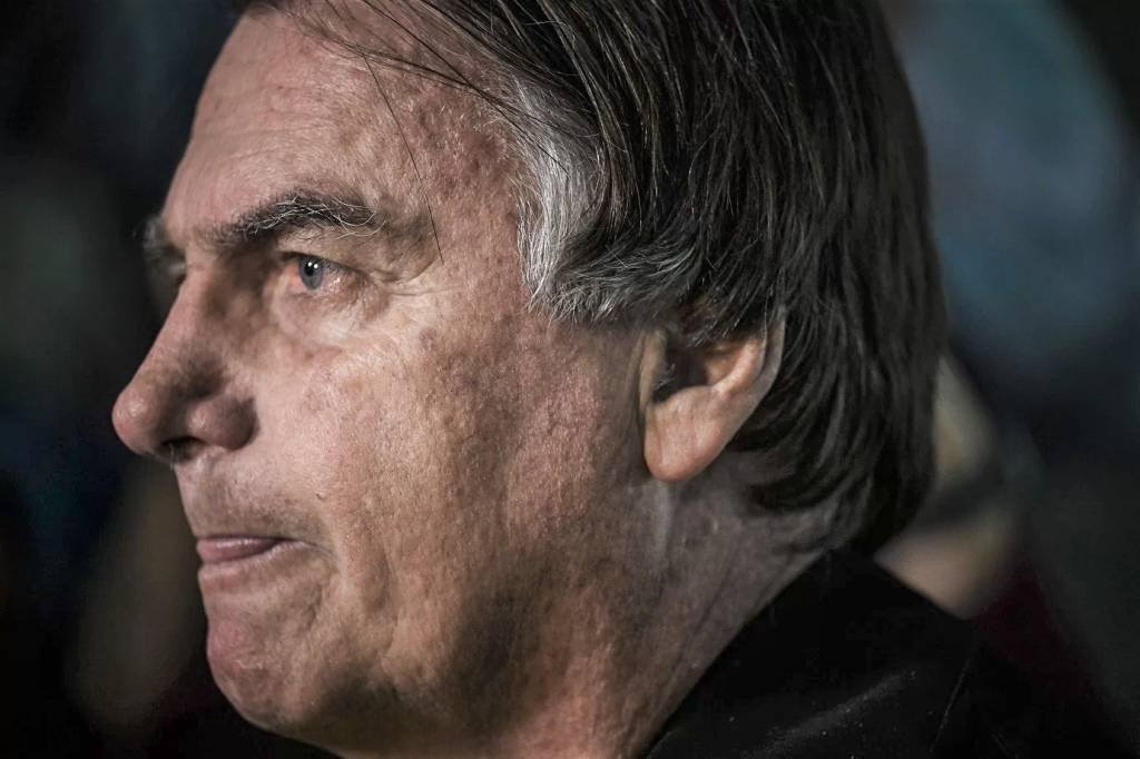 Bolsonaro diz que sofreu calúnia e processa hacker por acusá-lo de grampear Moraes
