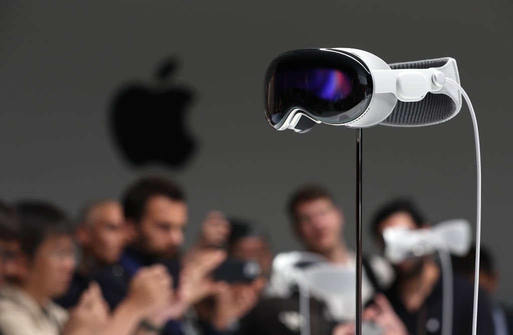 Apple aumenta a produção de novo óculos de realidade mista