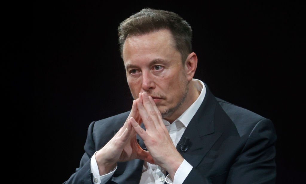 Elon Musk atualiza termos do X para usar dados dos usuários para treinar IAs