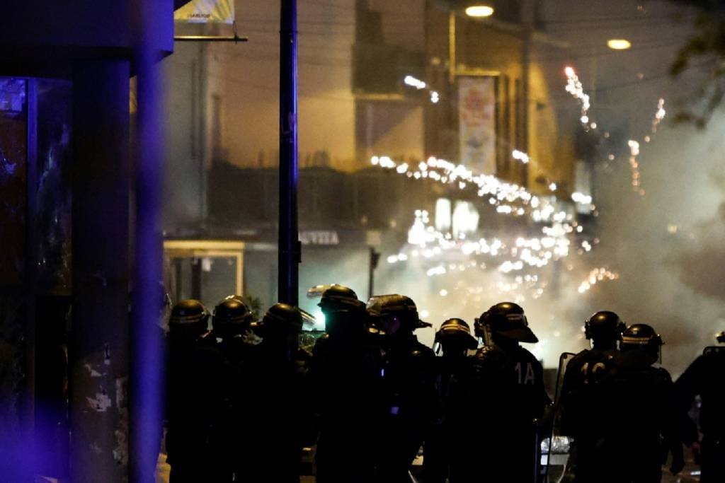 Mais de 700 pessoas são detidas em nova noite de protestos na França