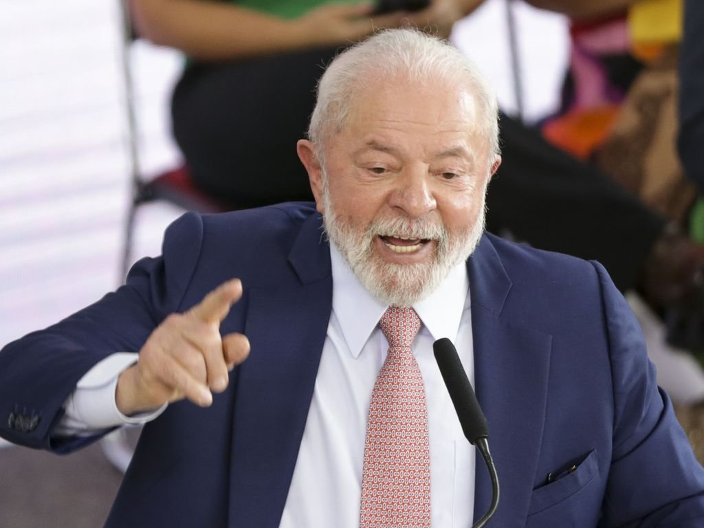 Lula afirma que MEC não é obrigado a garantir ensino cívico-militar em escolas públicas