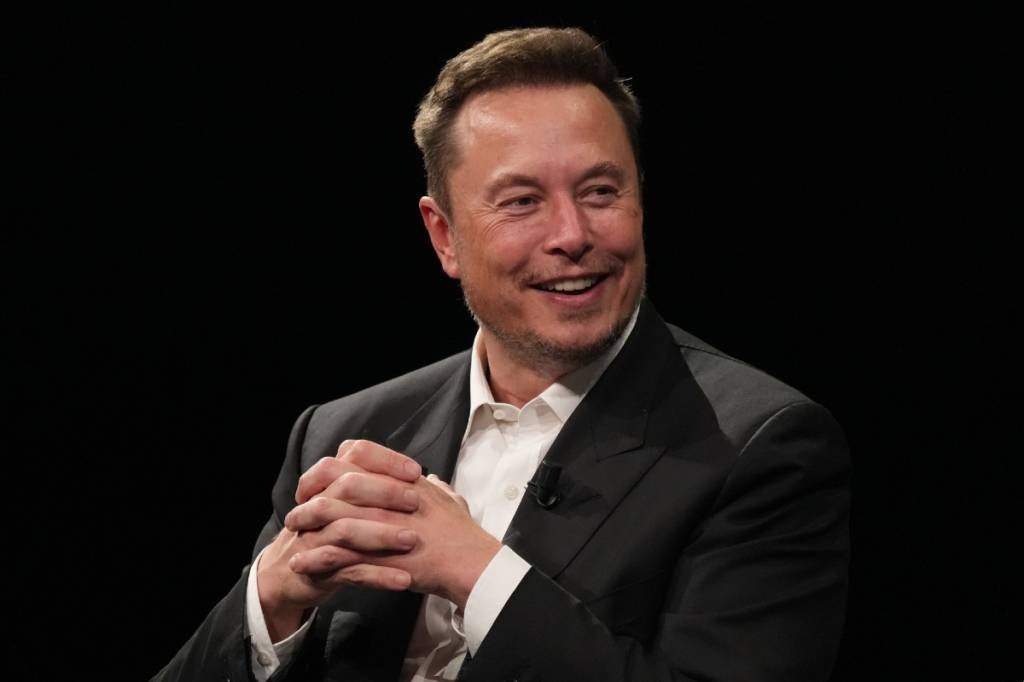 Elon Musk desmaiou após beber vodca em reunião com russos para compra de foguete, revela biografia