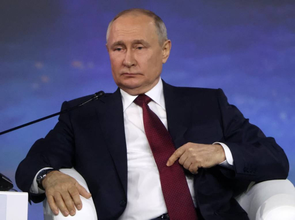 Imagem referente à notícia: Putin ameaça guerra nuclear e diz que pode atingir alvos no Ocidente