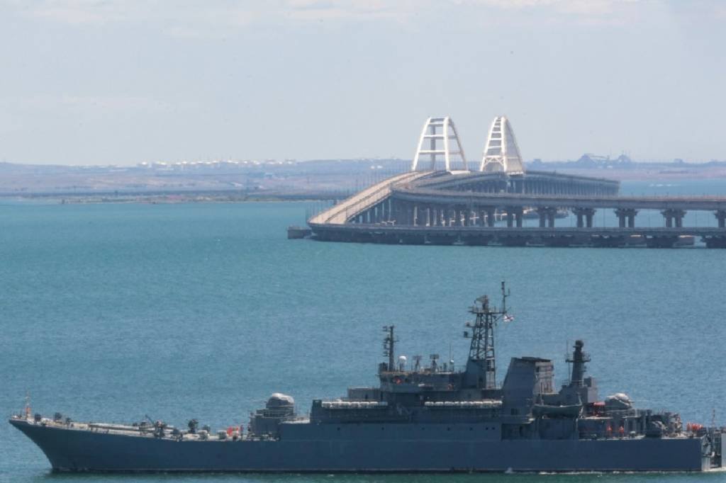 Com drones, Ucrânia ataca navio russo em base no Mar Negro