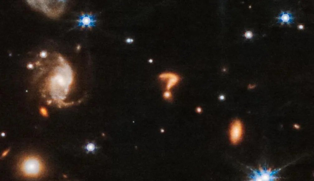 Mistério do Universo: o que é o 'ponto de interrogação' que apareceu na foto do James Webb?