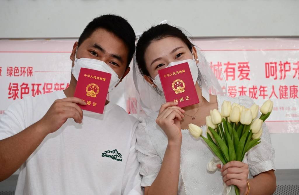 Número de casamentos na China aumenta pela primeira vez em quase uma década