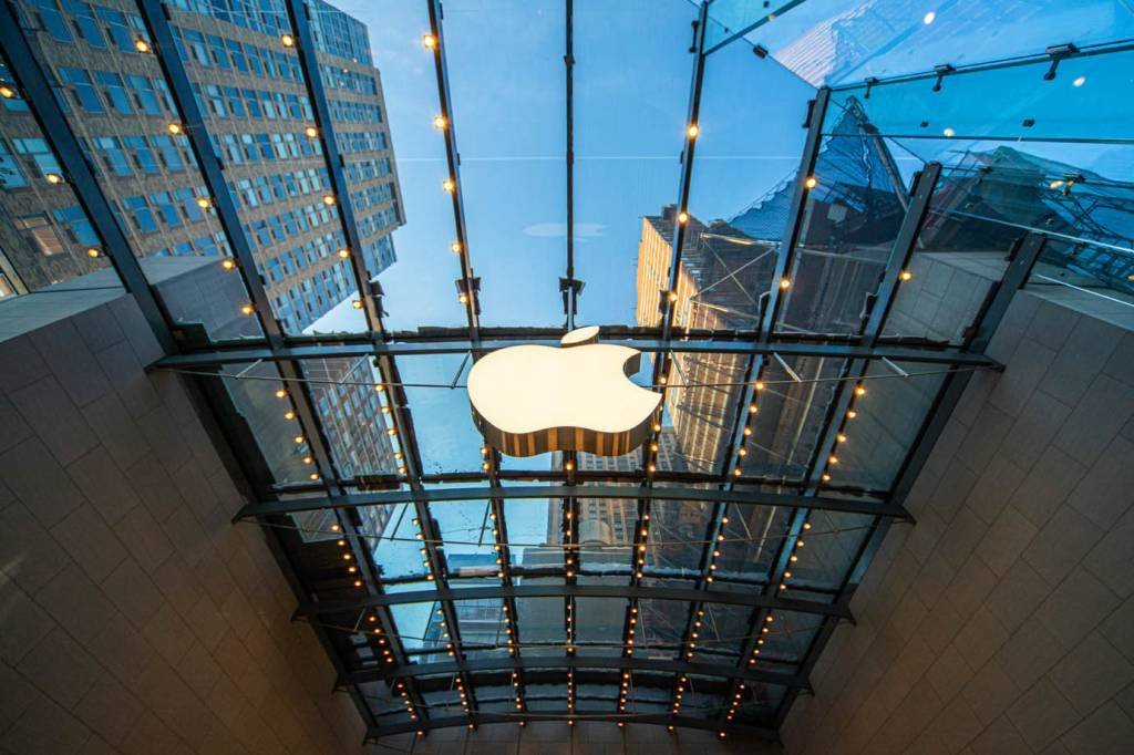 Em meio à queda na demanda, Apple funde equipes da Siri nos EUA e pode demitir 121 pessoas