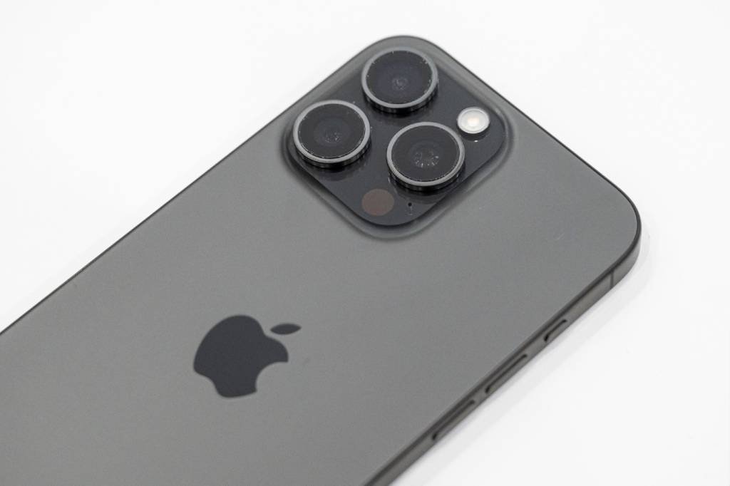 Imagem referente à notícia: Por que a Apple não recomenda que você coloque seu iPhone no arroz