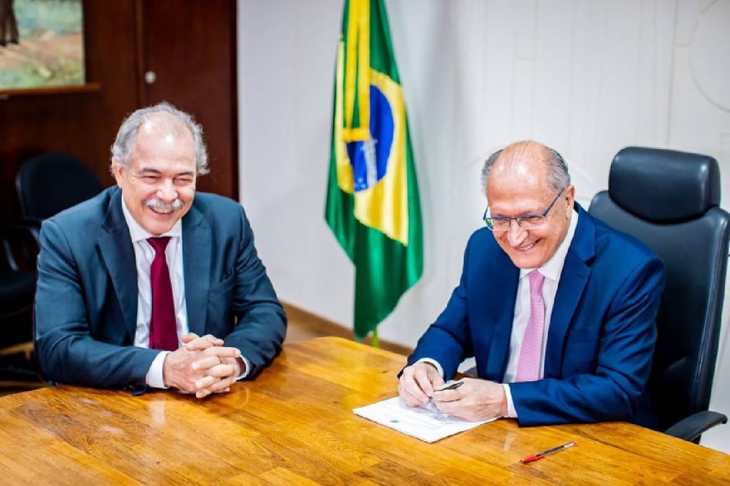 Acordo entre Indústria e BNDES prevê R$ 200 milhões para descarbonizar setor automotivo