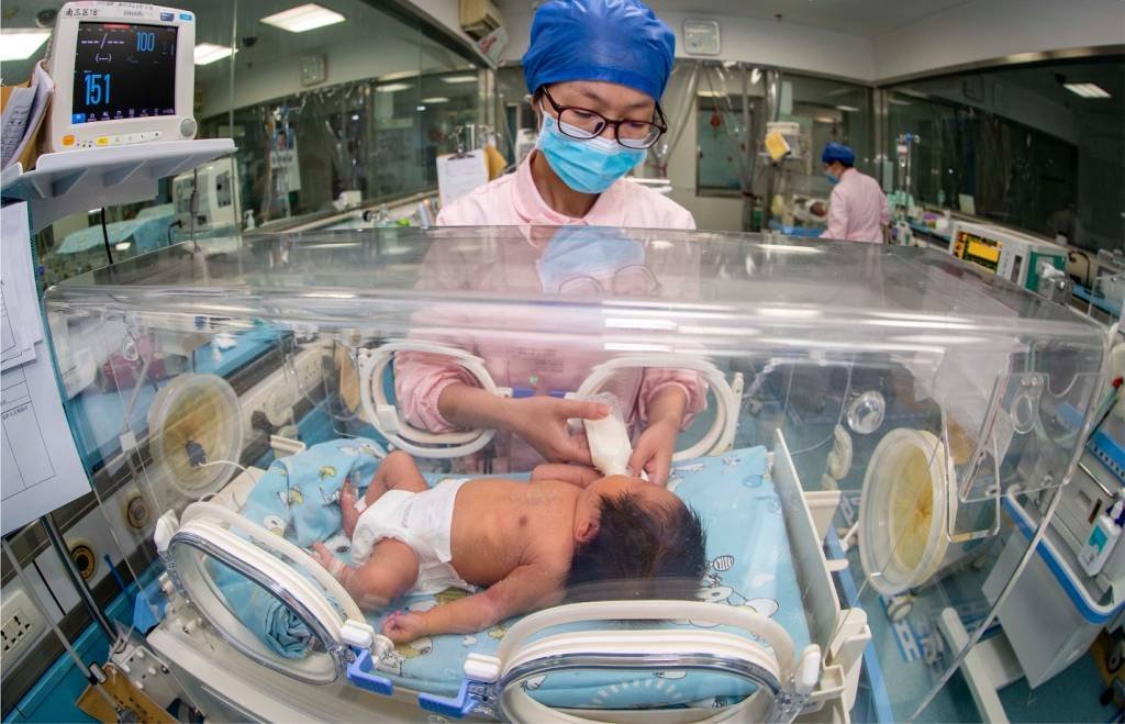 Para estimular a natalidade, China inova ao incluir fertilização in-vitro em convênios médicos