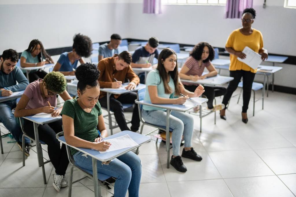 Teeanage students doing a test in the classroom (FG Trade/Getty Images)