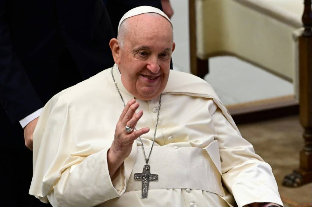 'Estou vivo', tranquiliza o papa após cancelar ida à COP28 por bronquite