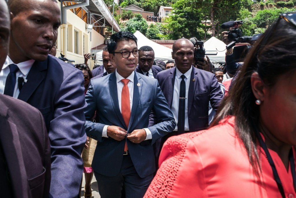 Rajoelina reeleito presidente de Madagascar, opositor contesta resultado