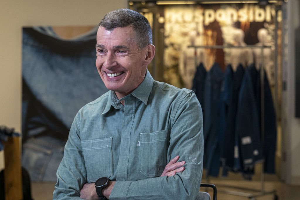 Mudança na Levi's: Chip Bergh, o CEO que não lava seus jeans, anuncia aposentadoria