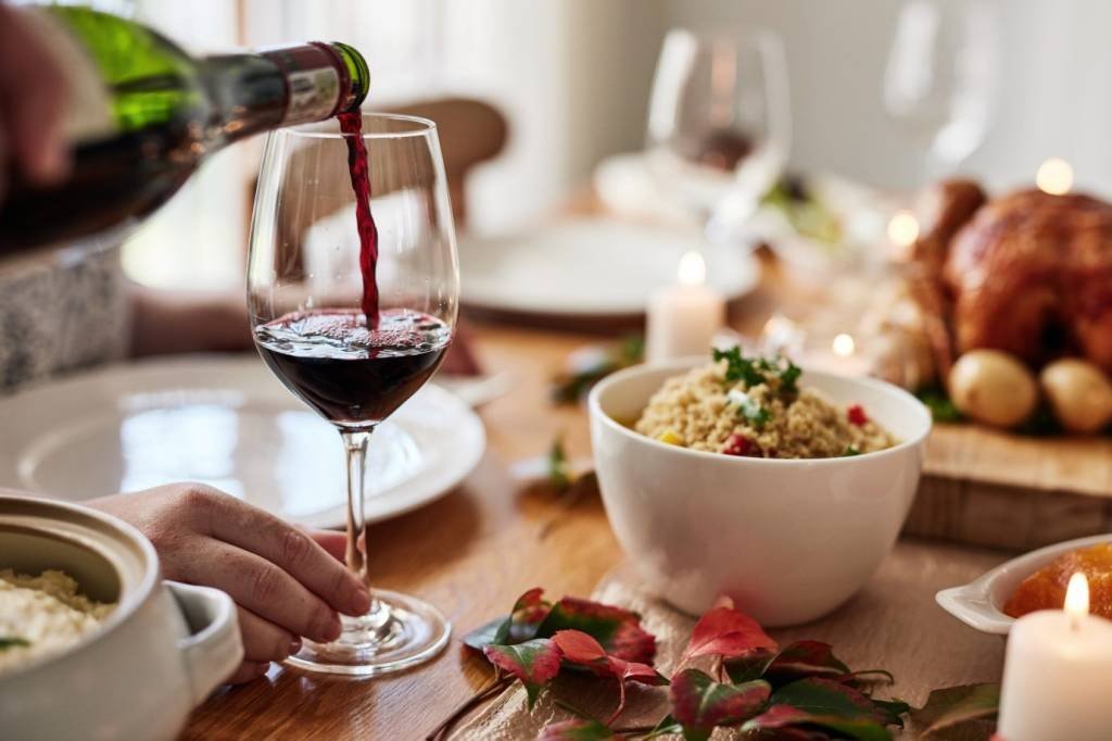 4 dicas de vinhos que harmonizam com pratos natalinos