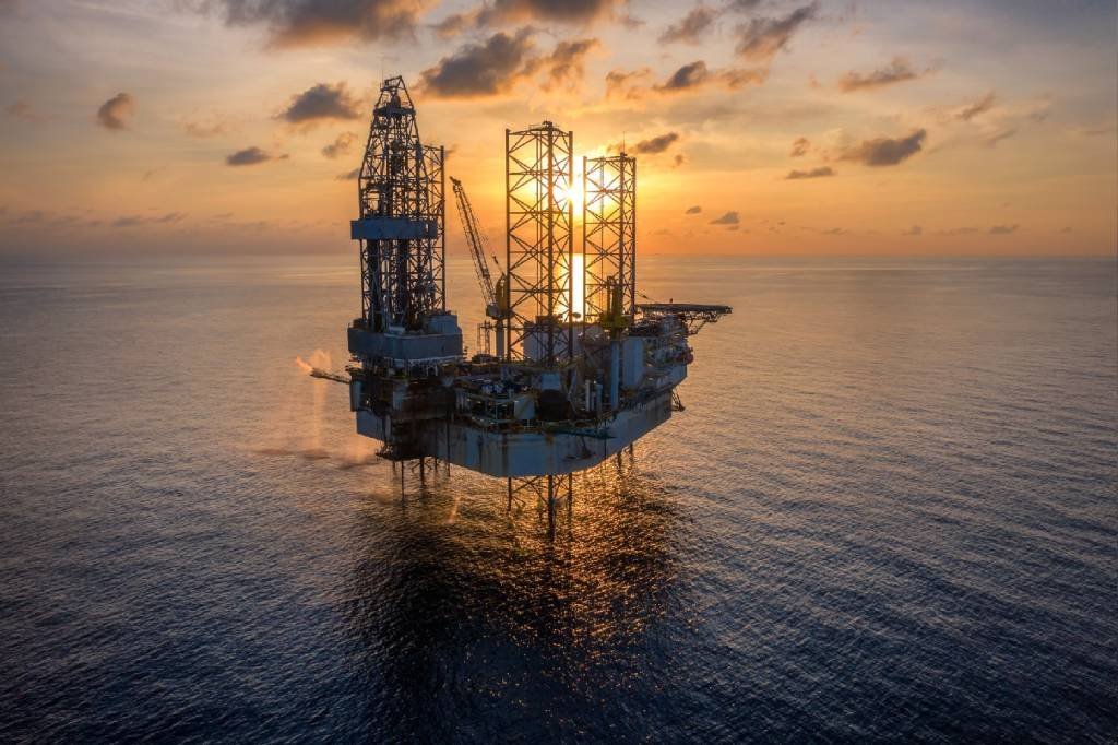 Estoques de petróleo nos EUA sobem 12,018 milhões de barris, diz DoE