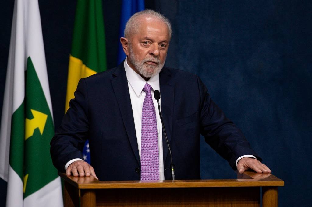 Lula tenta ganhar terreno na oposição e investe em acenos a governadores