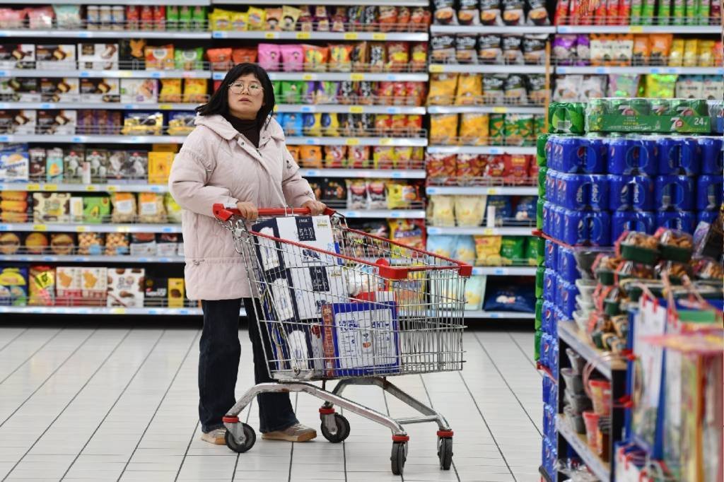 Consumo chinês em 2023 impulsiona crescimento do PIB e estabelece novos recordes