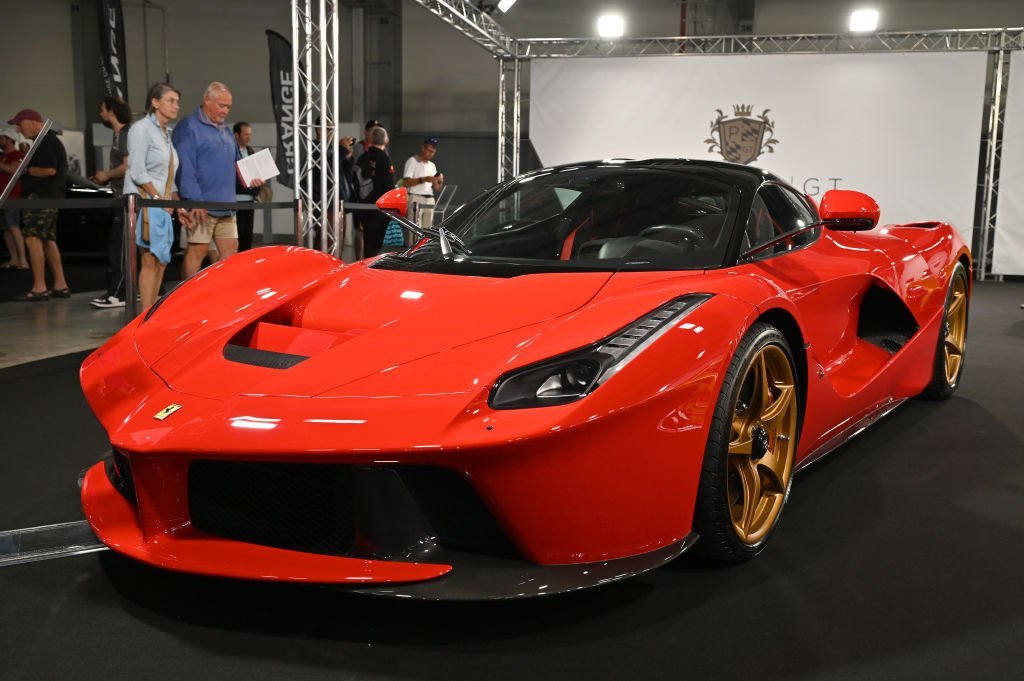 IPVA 2024: Ferrari exclusiva terá imposto de R$800 mil; veja carros que vão pagar mais caro