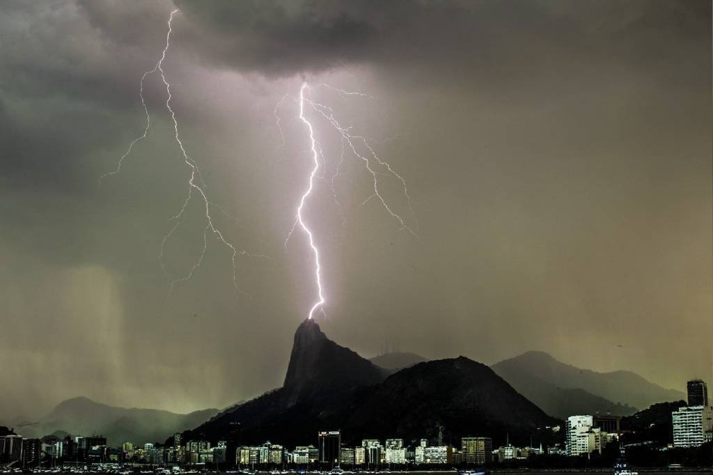 Inmet alerta para 'grande perigo' de chuva forte, alagamentos e deslizamentos de encostas no Rio