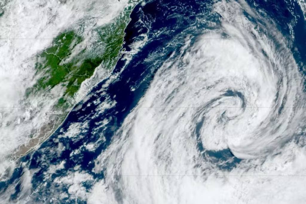 Tempestade Akará: fenômeno forma ondas de até 4 metros e representa risco para navegação no Sul