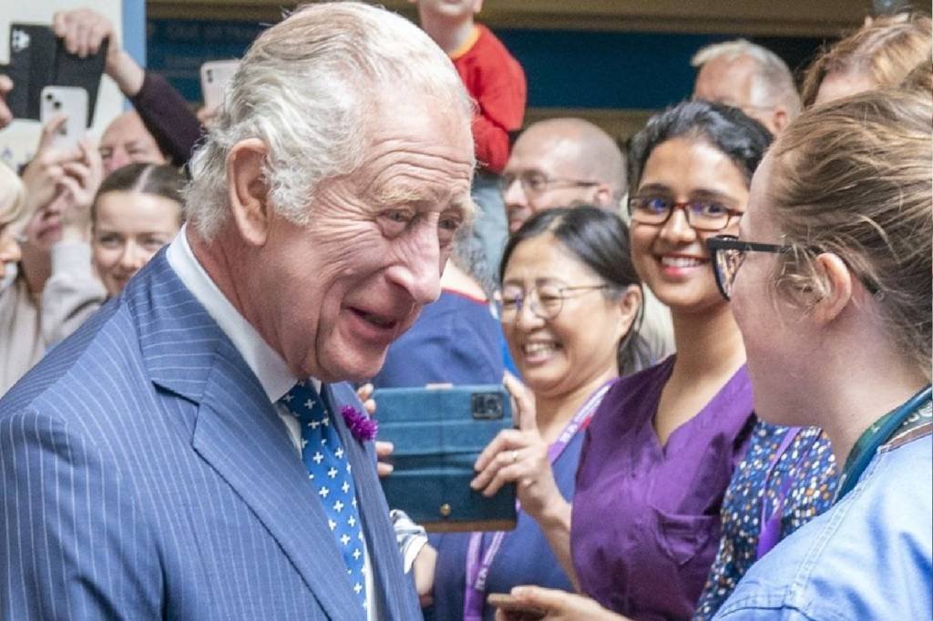 Rei Charles III agradece pelas mensagens de apoio após diagnóstico de câncer
