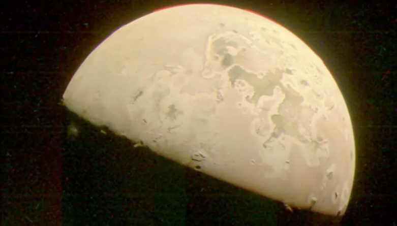 Imagem referente à notícia: 12 anos da missão Juno: veja imagens impressionantes de Júpiter capturadas pela Nasa