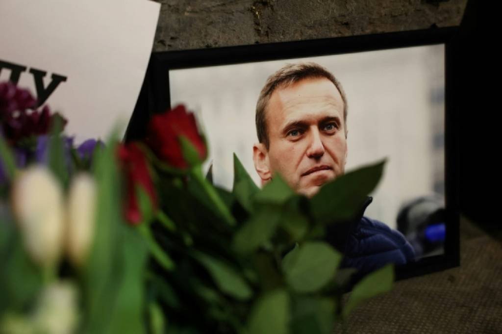 Imagem referente à notícia: Mãe de Navalny recebeu o corpo de russo morto na prisão