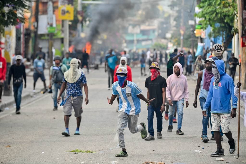 Crise se aprofunda no Haiti e EUA anuncia retirada de diplomatas do país