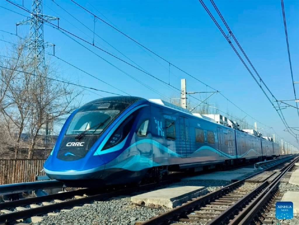 Primeiro trem urbano de hidrogênio do mundo passa por teste de operação completa com carga