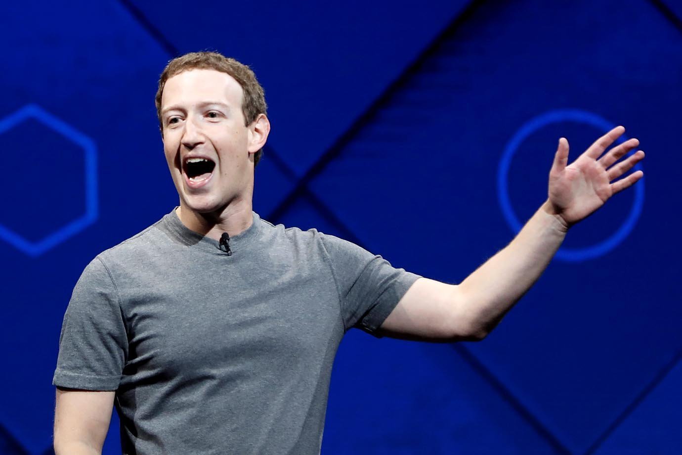 Mark Zuckerberg, CEO e fundador do Facebook, fala sobre realidade aumentada durante a conferência F8 de 2017