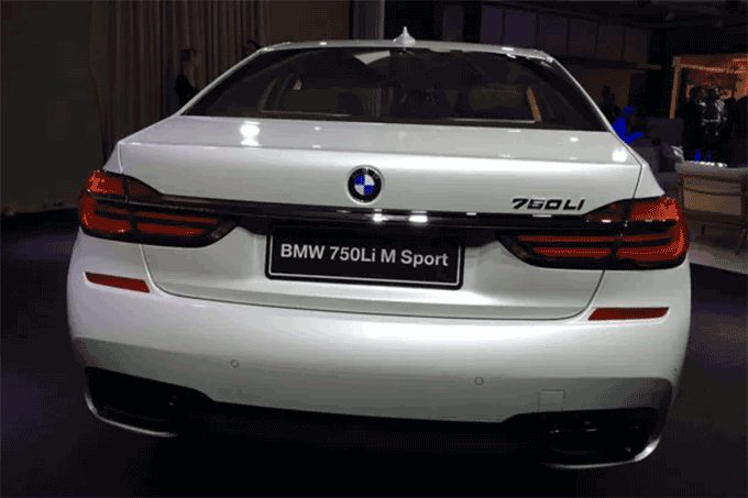 BMW-Serie-7-traseira