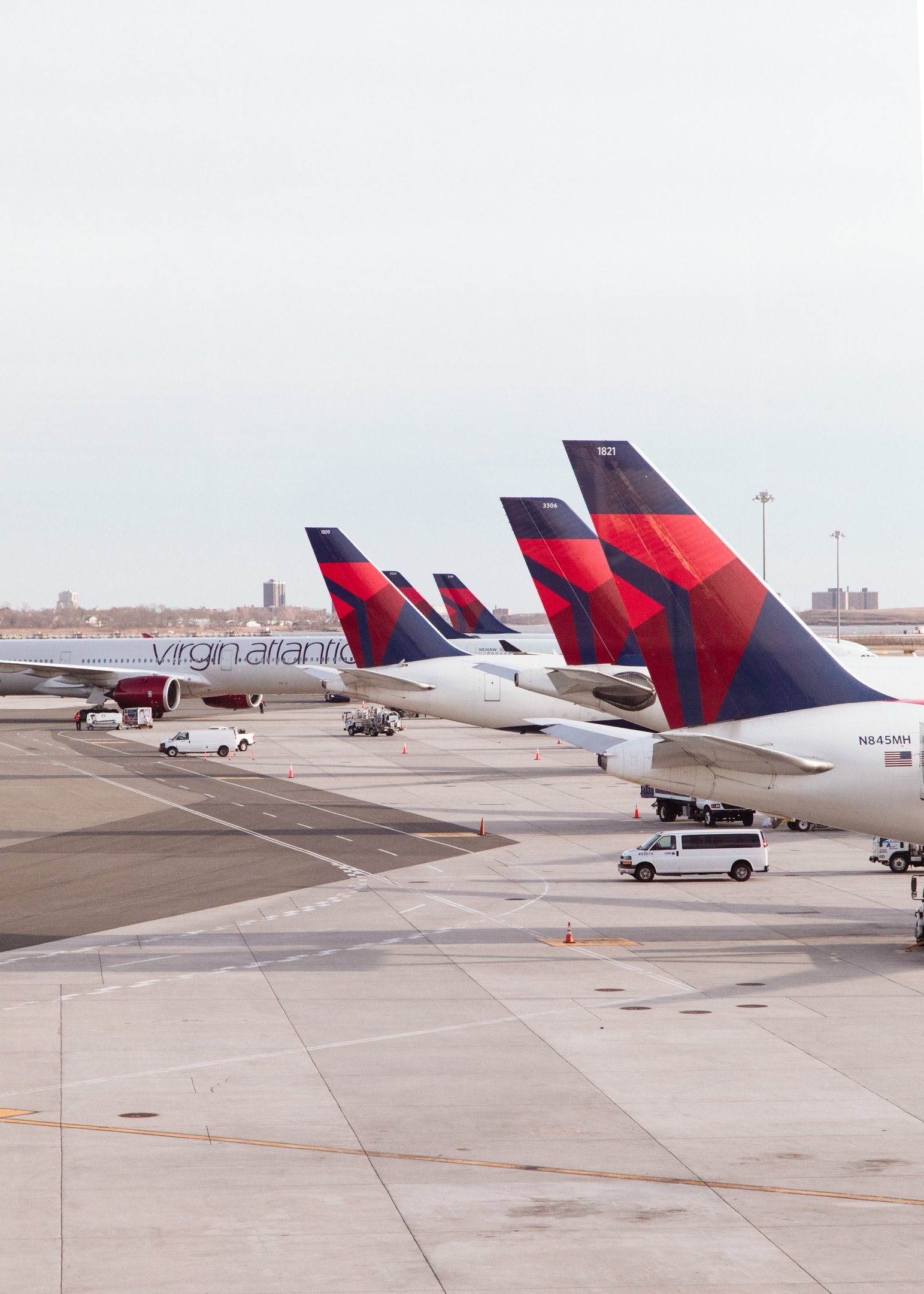 Aviões da Delta no John F. Kennedy International Airport: pouca demanda
