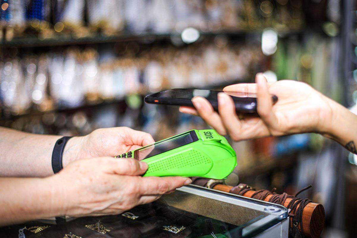 Maquininha Stone: regra nova da CVM ajuda na estrutura de oferta pela Linx (Leandro Fonseca/Exame)