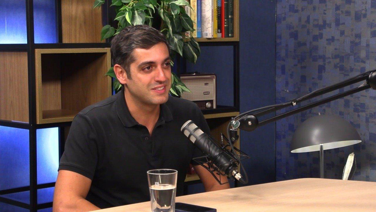 Alexandre Zolko, fundador da CRM&Bônus no estúdio da Exame (Exame/Reprodução)