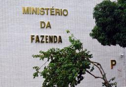 Ministro diz que oferecer internet não é atribuição do MEC: é verdade?