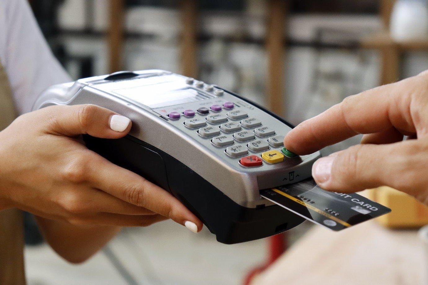 Benefícios: Expectativa é que governo coloque um teto nas taxas a serem cobradas dos estabelecimentos (Rapeepong Puttakumwong/Getty Images)