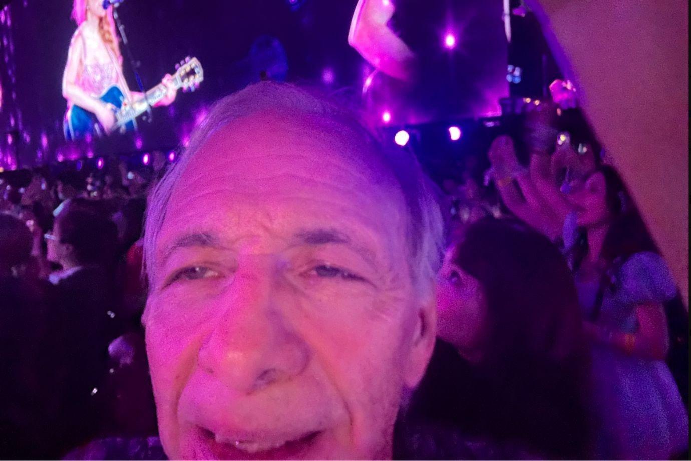 Ray Dalio 'under the influence' de Taylor: Poder de unir pessoas não encontra paralelo na corrida da Casa Branca (Foto: Reprodução) (Reprodução X/Exame)