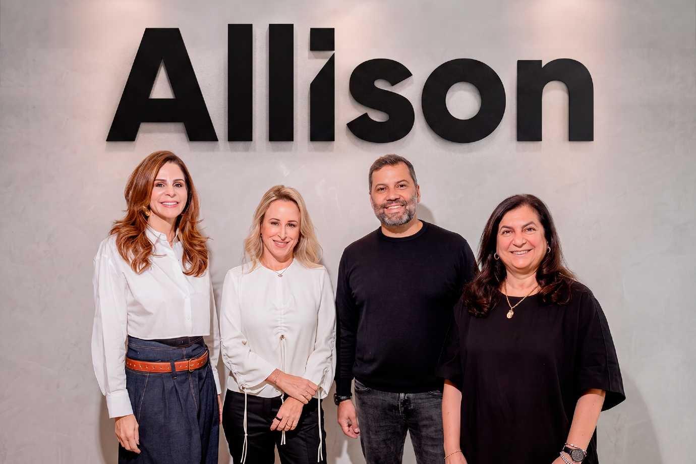 Ana Laura Sivieri, Presidente da Allison Brasil, Daniela Graicar, Head da Allison Group no Brasil, Vinícius Reis, Presidente Stagwell Latam e Wendy Lund, CEO Global da Allison Worldwide e Vice Chair da divisão Saúde na Stagwel (Crédito: Divulgação)